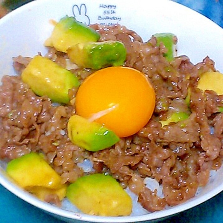 アボカドと牛焼肉の簡単丼ぶり レシピ 作り方 By かっぺ4217 楽天レシピ